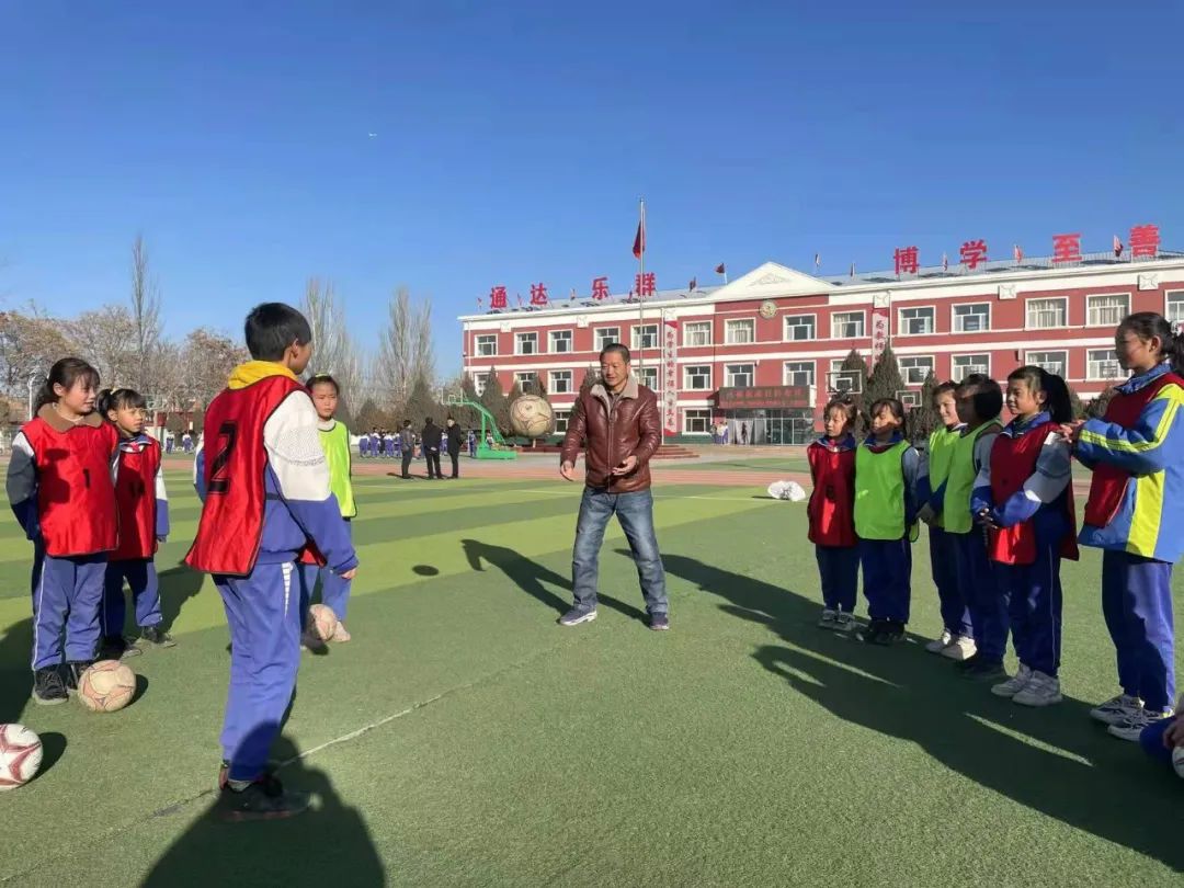 足球纳入必修课,中小学足球普及现状与发展对策