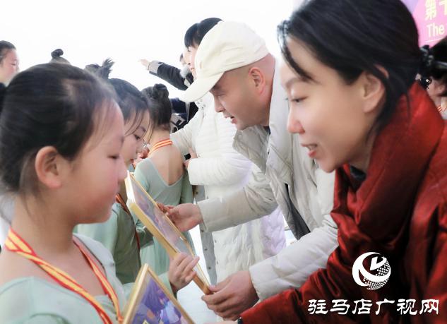 驻马店大小王少儿舞蹈大赛,少儿独舞心中的摇篮