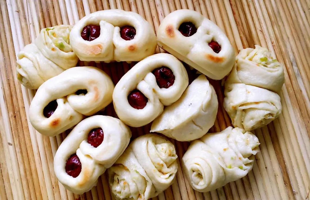 山东人很喜欢吃面食,山东人过年的馒头有多大