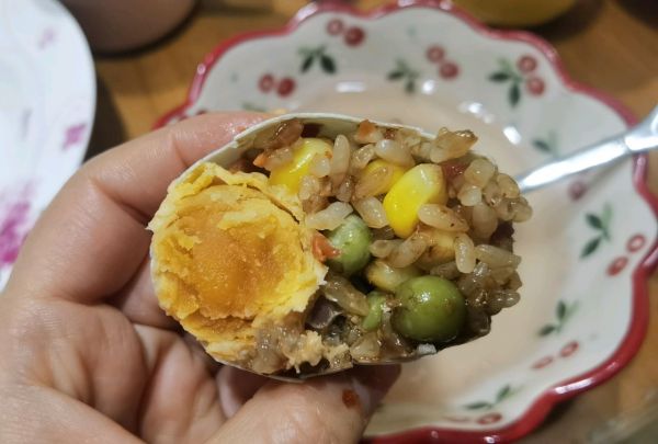 糯米蛋这样做好看好吃又解馋，孩子天天吃不够