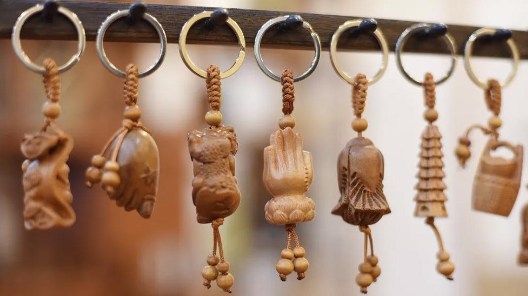 王来新——大胆创新推动桃木雕刻