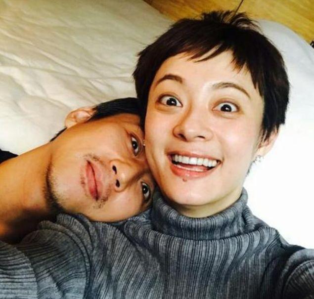 邓超孙俪庆结婚11周年，两人素颜出镜状态佳，孙俪感慨怎么熬过来的