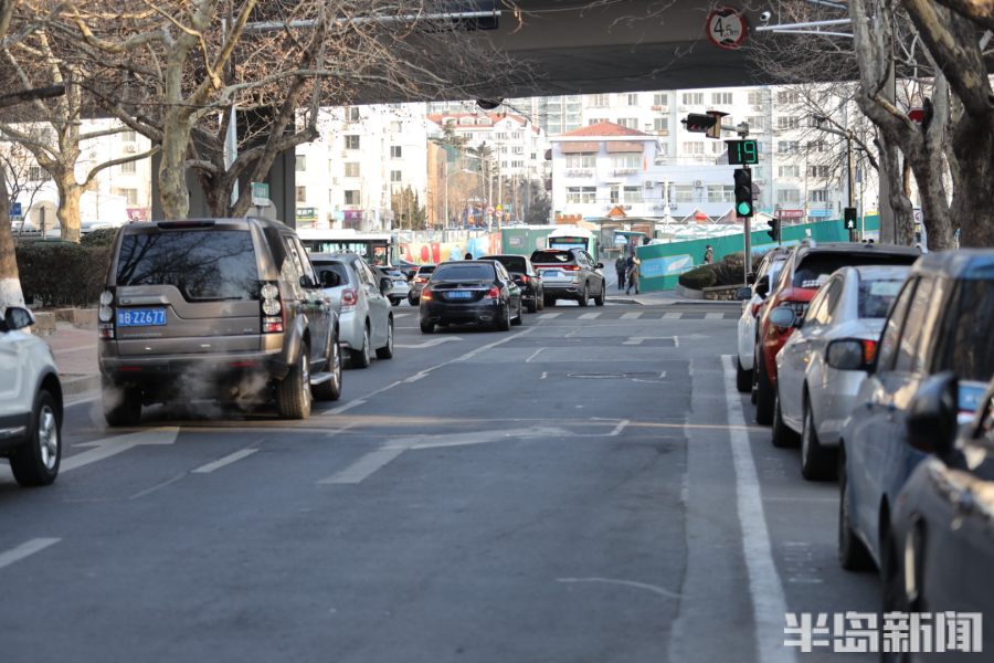 冰墩墩迎新生,冰墩墩迎开学