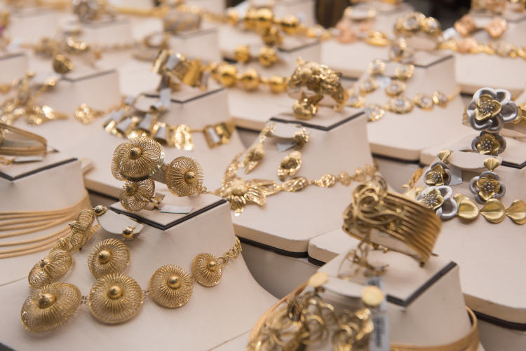 躲得过DR，躲不过周大福