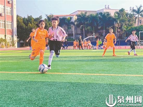 铿锵玫瑰绿茵场上激情飞扬,绿茵场上的铿锵玫瑰