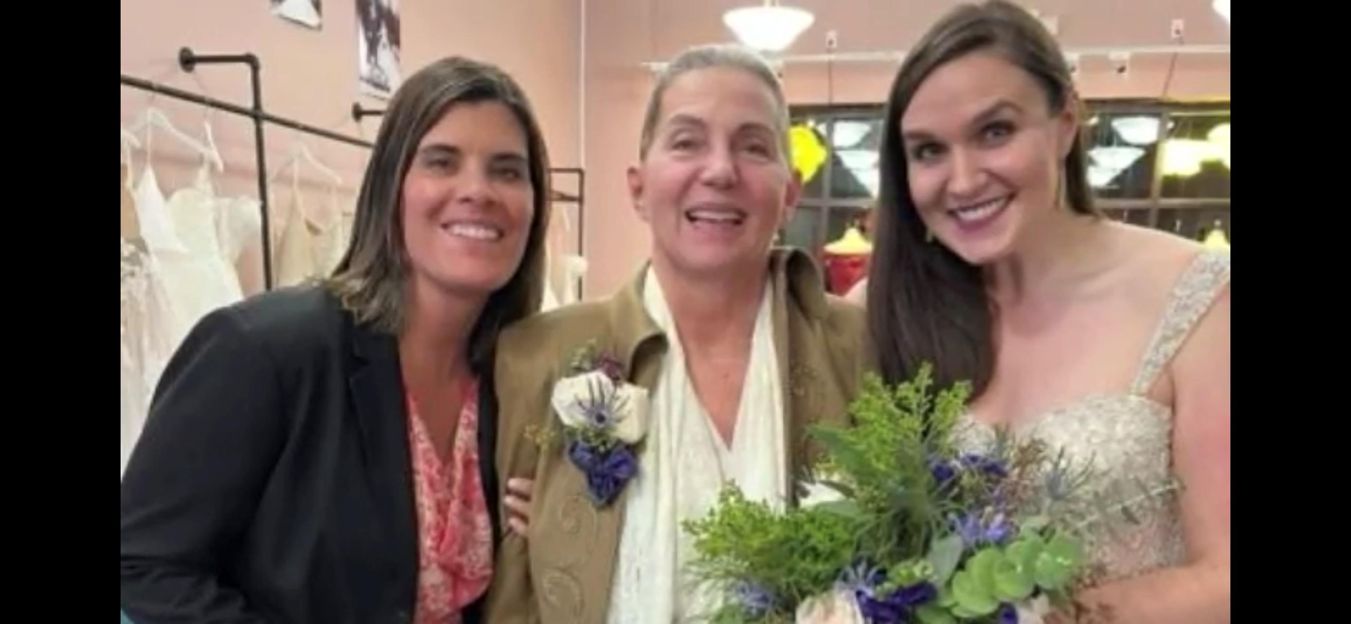 美国女生穿婚纱,一个女孩穿着婚纱自己办婚礼