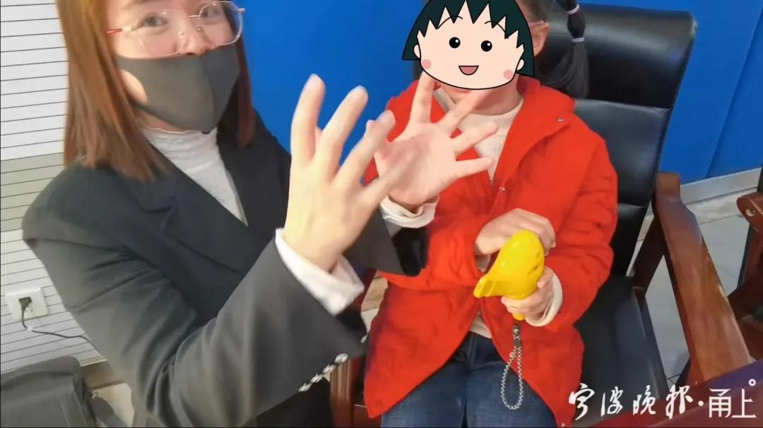 阿姨保护小女孩,阿姨保护女孩打110视频