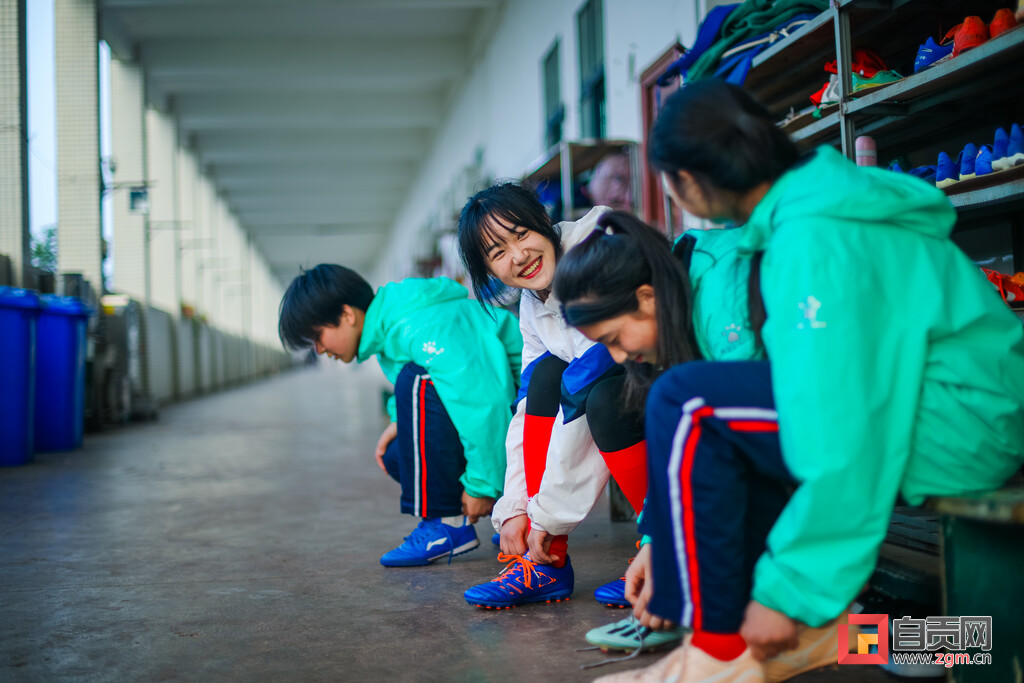 待放！自贡足球小花
