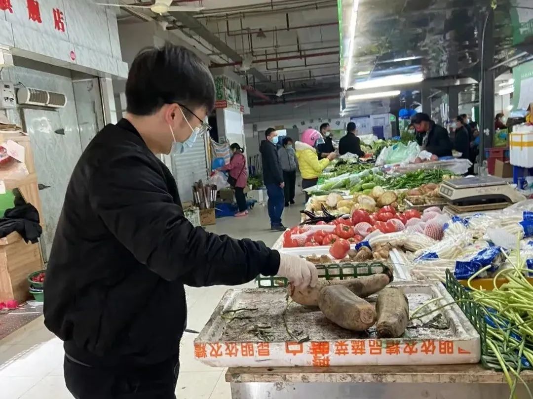 这家小胖夫妻店如何获得居民交口称赞？梅陇镇启动5种渠道的生活物资保供