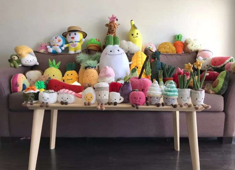 现实中的男子抓住了一只眼镜蛇,男生真的懂jellycat吗