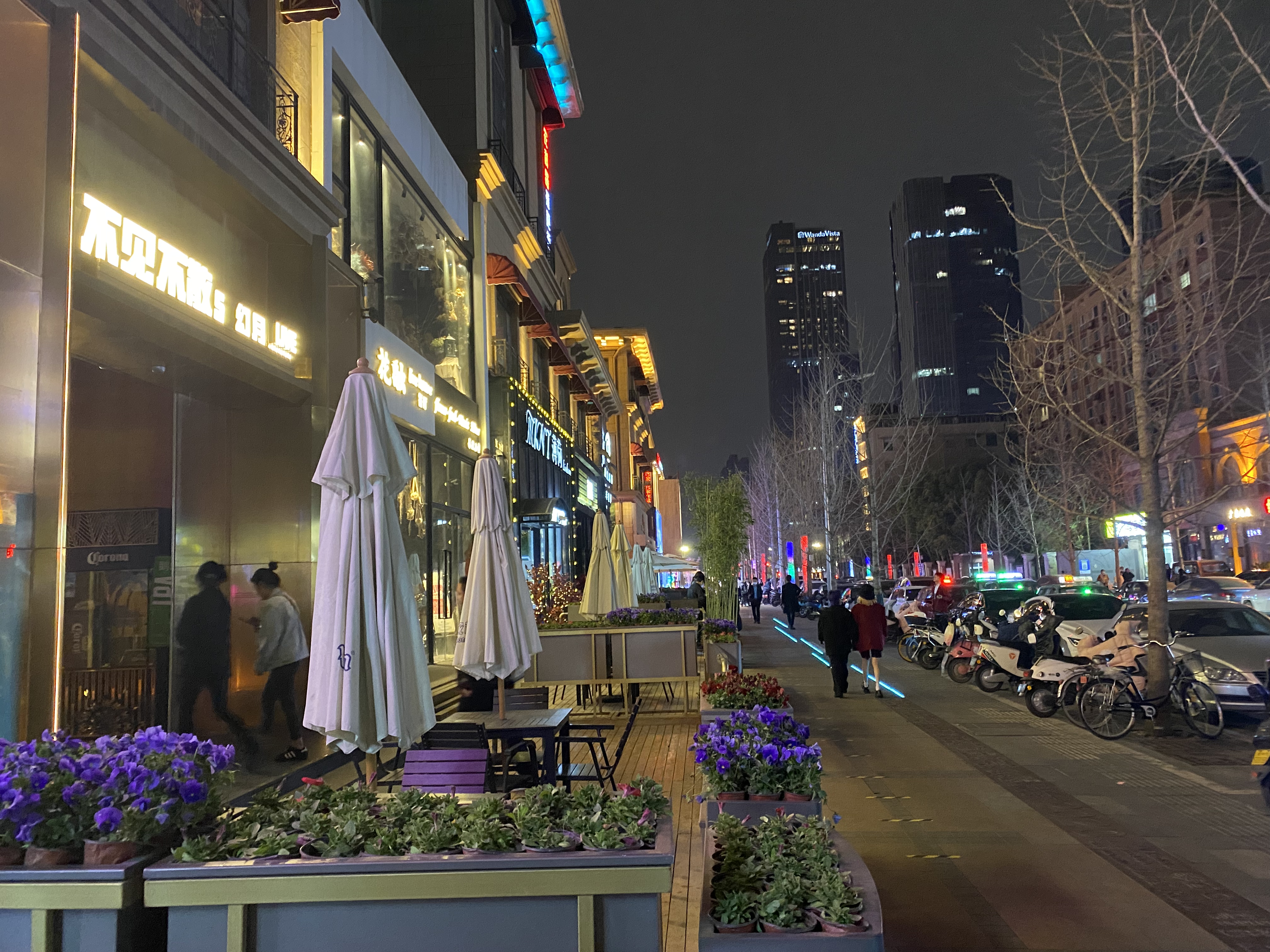 郑在抗疫｜酒吧、餐吧疫情防控做得怎么样？记者夜探农科路酒吧一条街