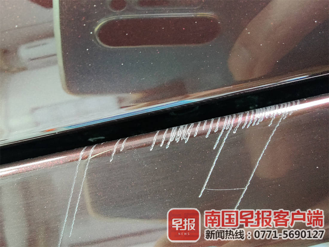 汽车美容店能否去除车身刮痕,撕掉车衣会有划痕