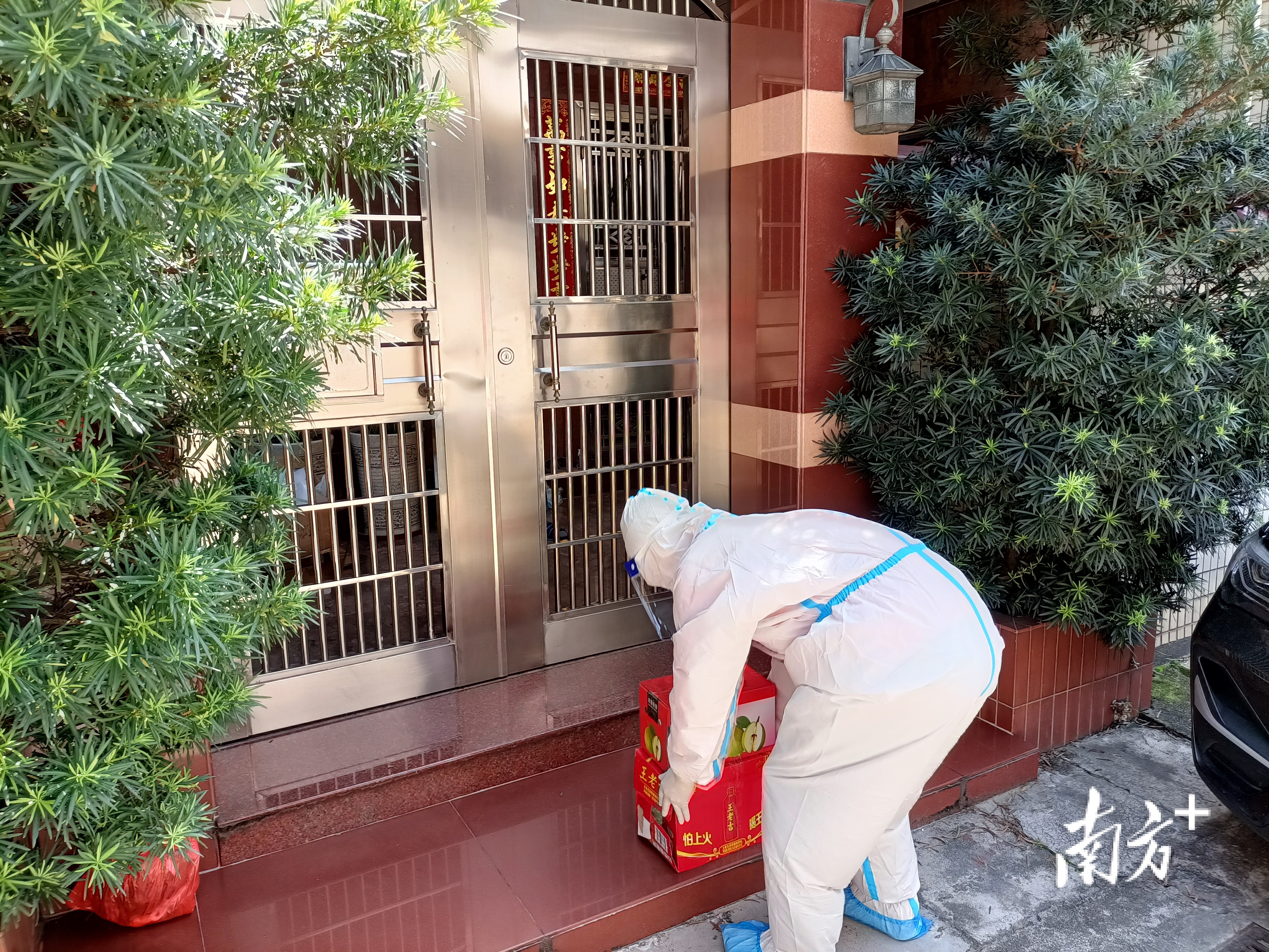 食品饮料送到了家门口，番禺市桥为疫情防控区群众筑起温暖防线