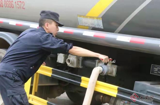 两年6000吨，小孔的边境送水记