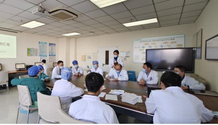 被一吨的货物砸到会不会死,被一吨重的钢板压到会骨折吗