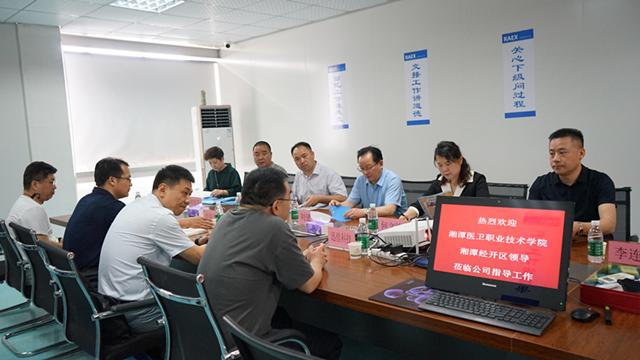 校长帮自己找对象,校长帮助毕业生找工作