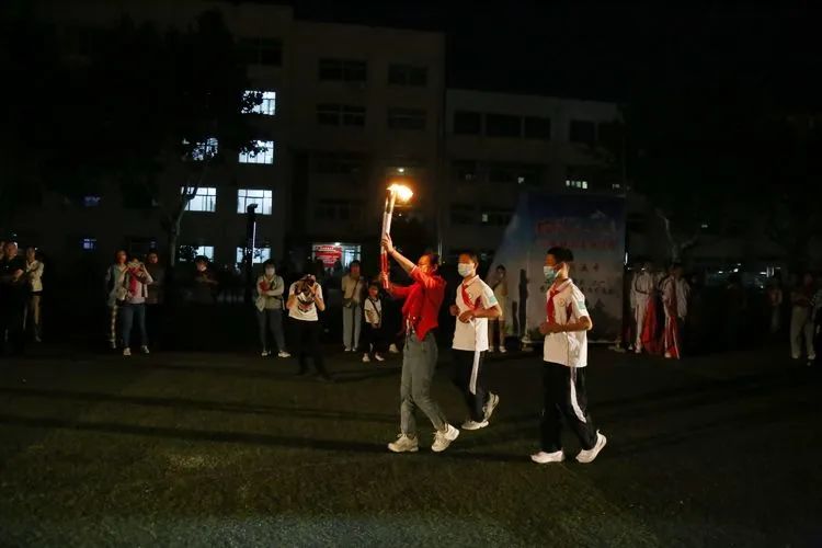 五秩芳华守初心自强不息铸辉煌｜德州五中举办2022年庆“六一”篝火晚会暨50周年校庆文艺演出