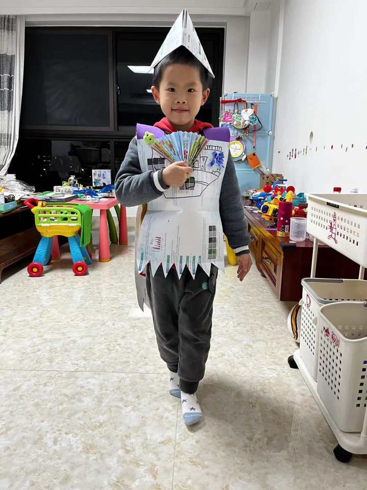 幼儿园环保时装秀衣服制作,巧手创意服装秀