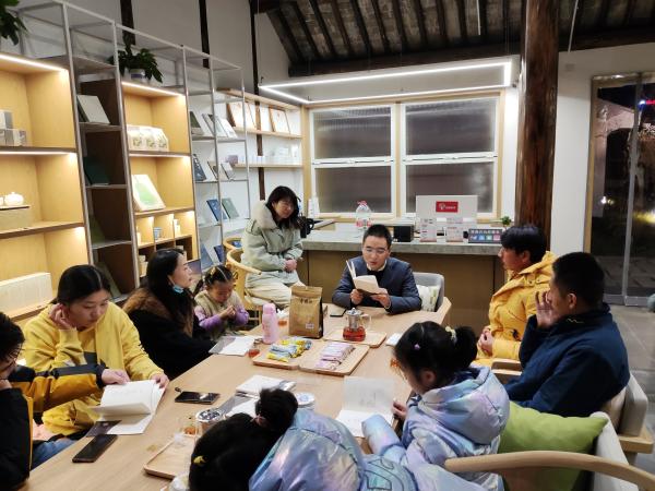 那些回老家的年轻人都怎么样了,那些回县城开店的年轻人