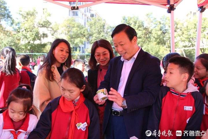 含英咀华钟灵毓秀,含英咀华浸润书香