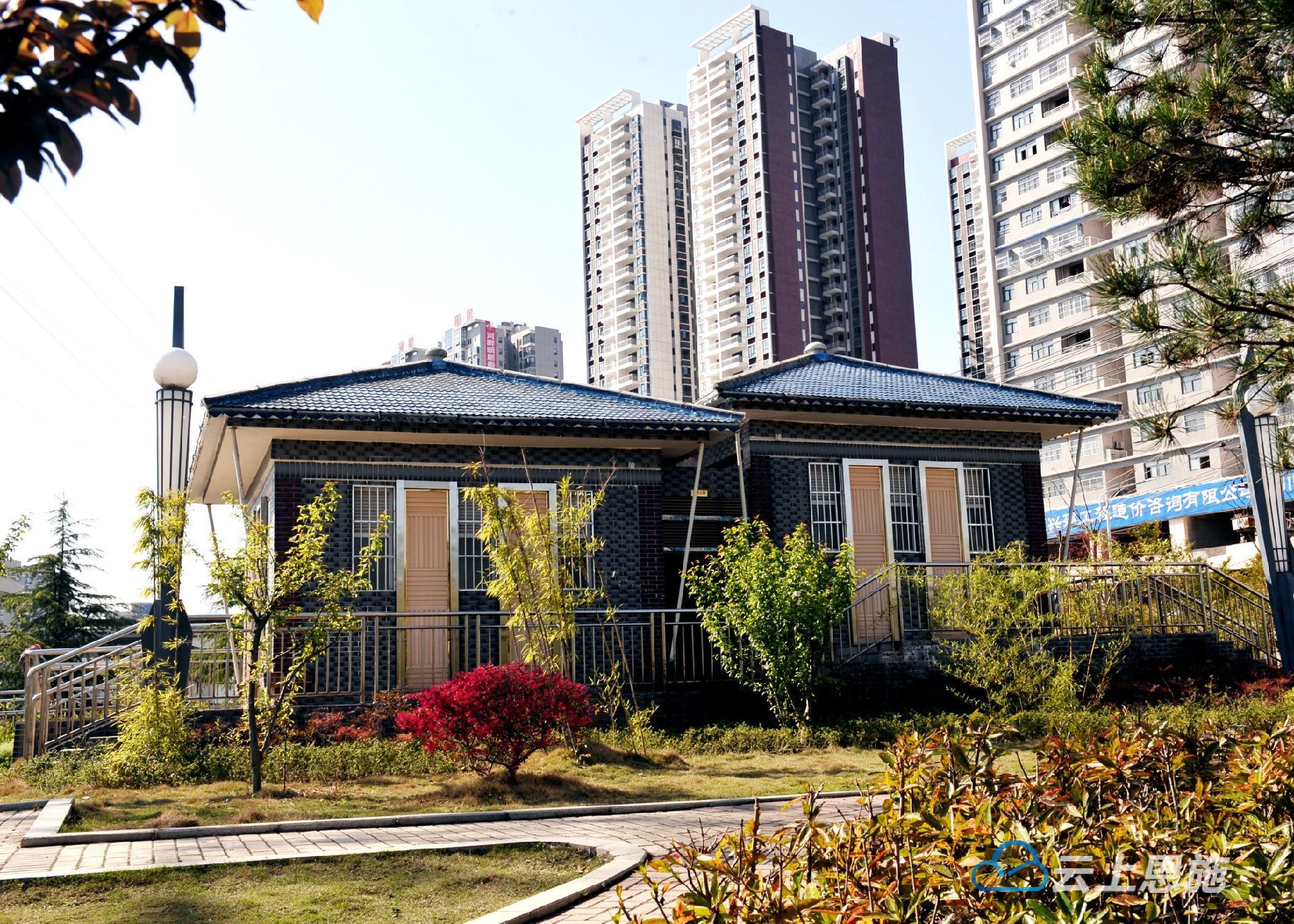 利川点赞,利川置地广场公共厕所