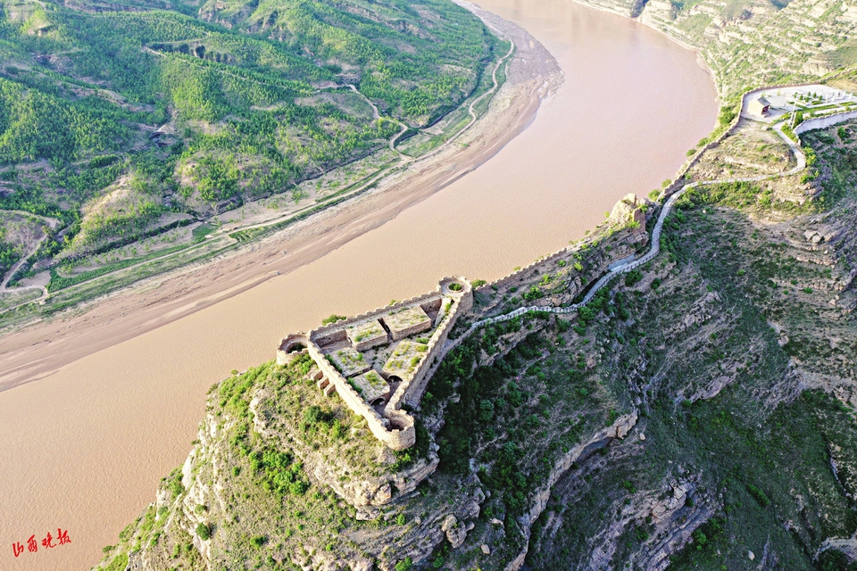 万里黄河千百回妩媚最是第一湾