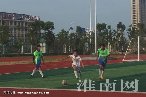 女足小将逐梦绿茵场,足球运动员逐梦绿茵场