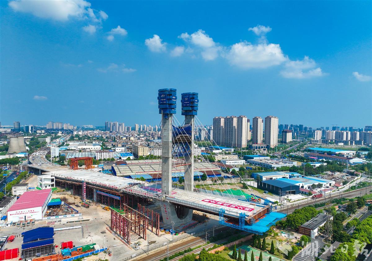 襄阳北编组站转体斜拉桥效果图,世界首座齿轮齿轨式转体斜拉桥