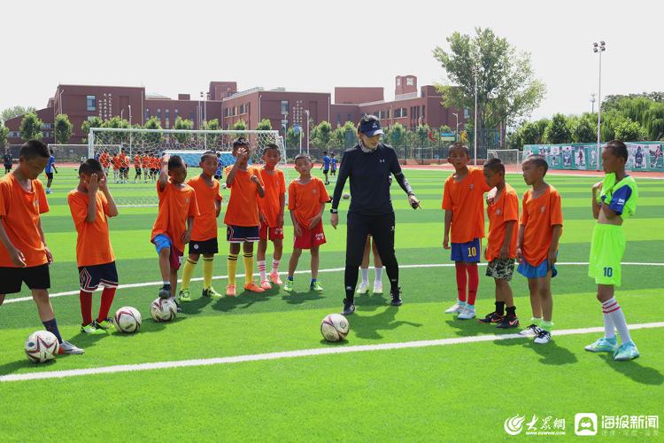 青岛青少年足球夏令营,阳光筑梦体育少年专项基金