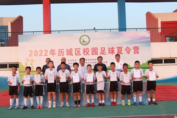 传承体育精神共享羽球魅力,足球文化节夏令营