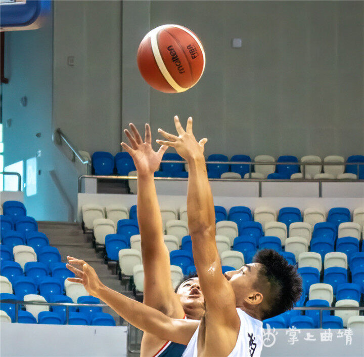 青少年组五人制篮球比赛曲靖男篮、女篮夺冠