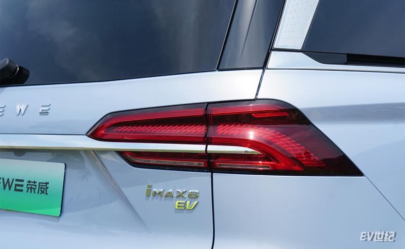 荣威imax8欢聚版路测,全球首款纯电mpv荣威imax8ev