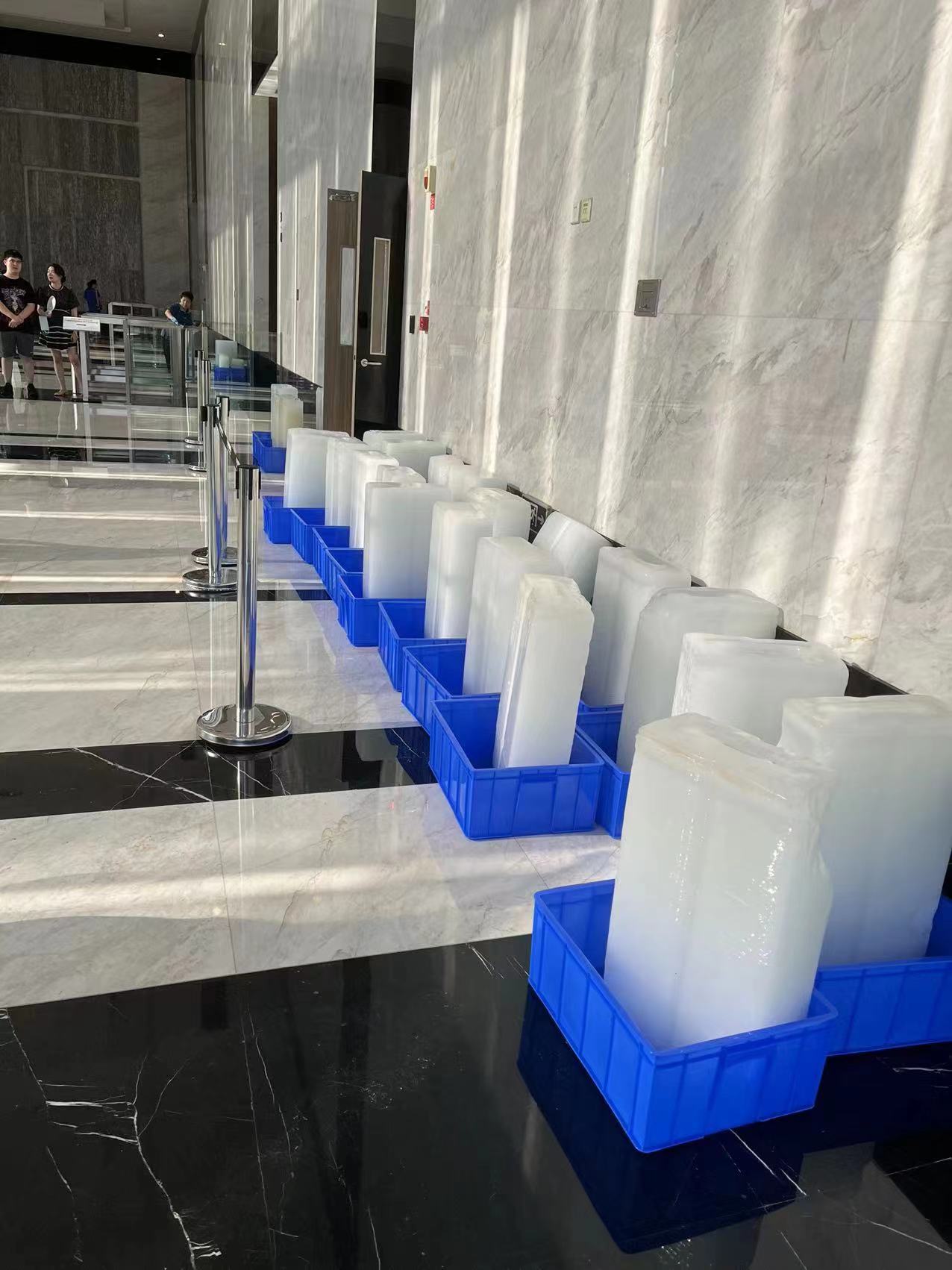 四川人鏖战高温：写字楼放大冰块，最热时外卖订单最多