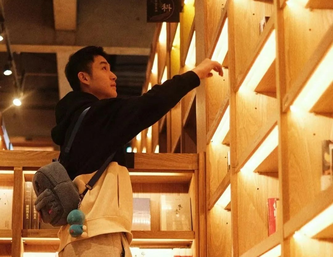 马龙与国内运动员交手,和马龙比赛的是谁