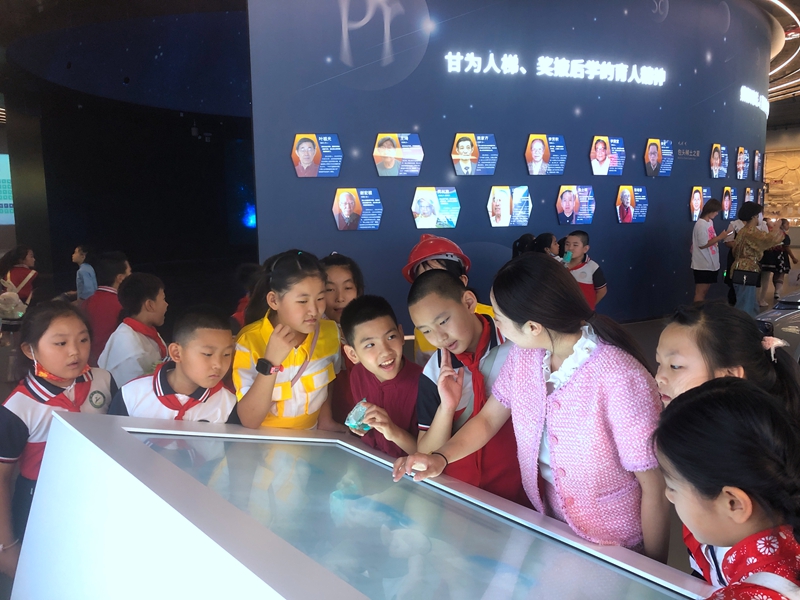 红色教育引领青少年奋勇前行包头市青少年“喜迎二十大”主题教育实践活动丰富多彩