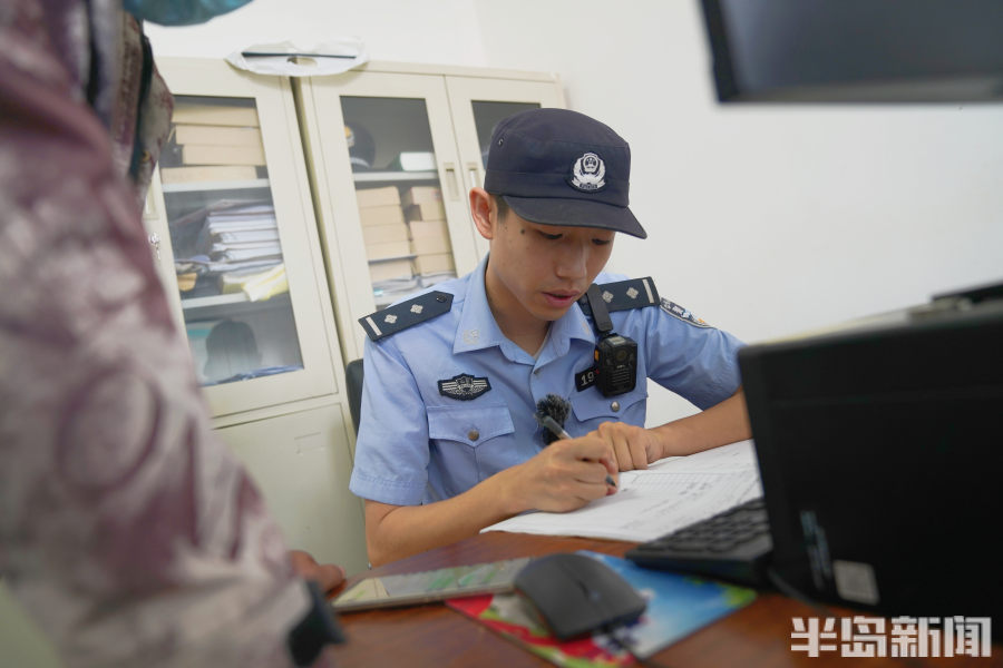 随警记丨车间内揪出窃贼，闪电出击抓逃犯！记者跟随城阳公安110民警出警