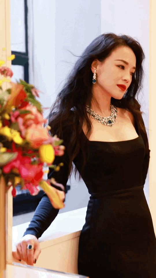 年轻时皮肤松弛的女星,松弛感高级感女星