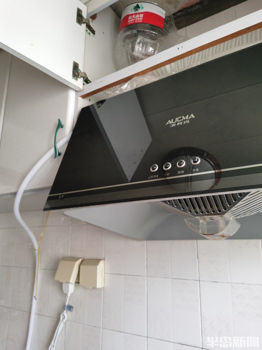 防水补漏诈骗新闻,电视台曝光补漏防水骗局