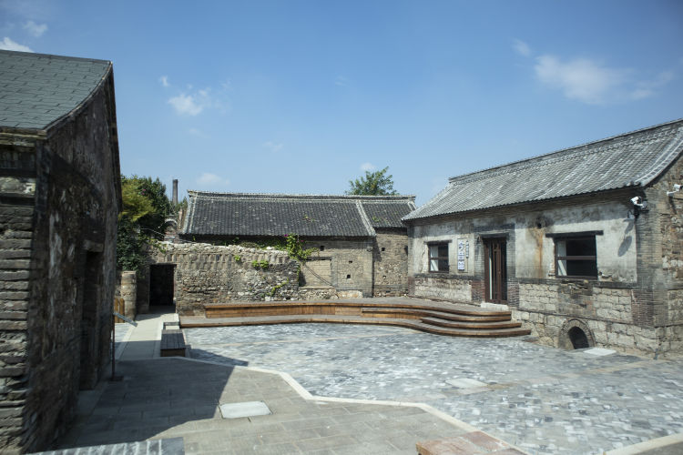 颜神古镇多少年了 (老颜神古街和颜神古镇相隔远吗)