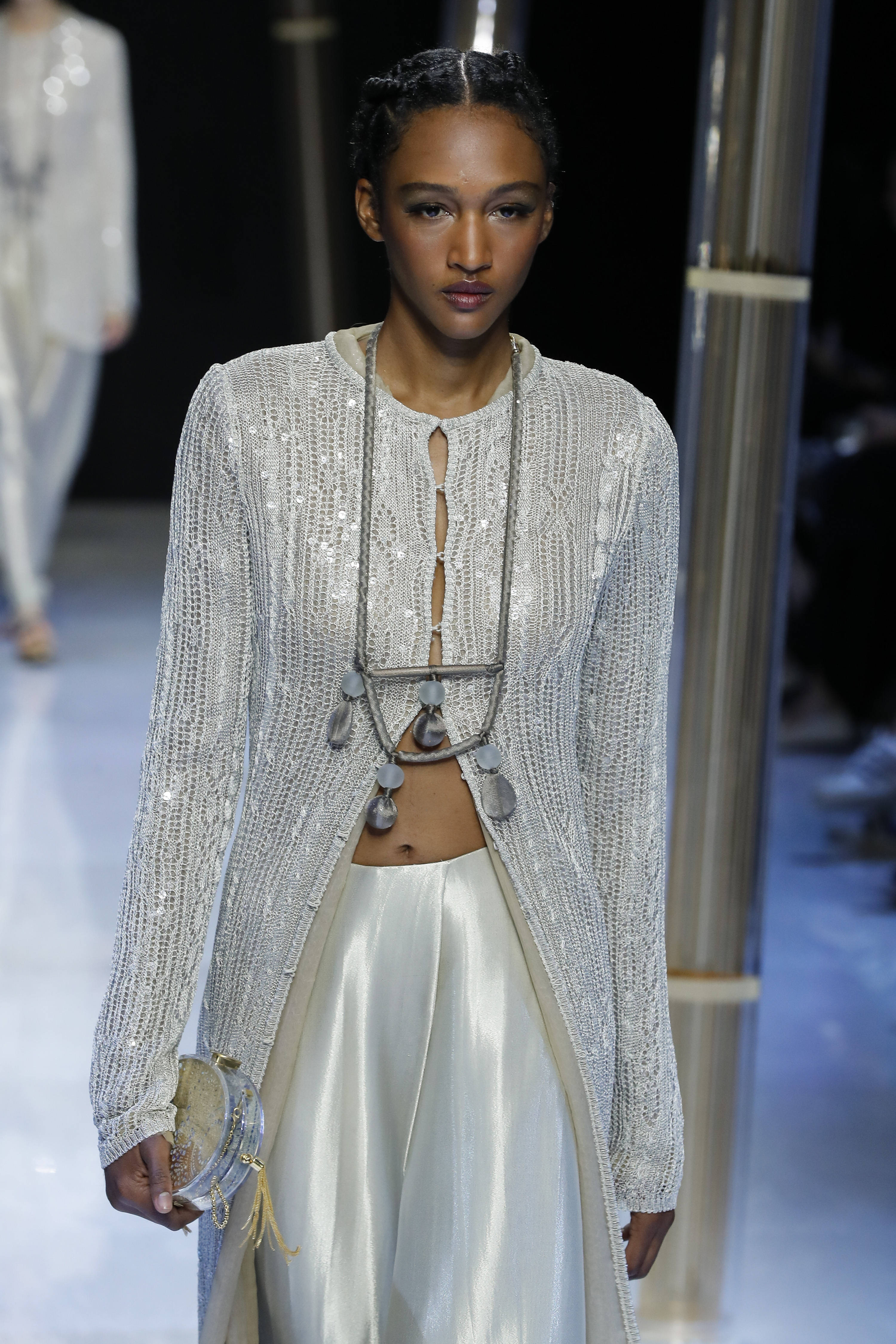 外代二线巴黎时装周,2024乔治阿玛尼时装秀