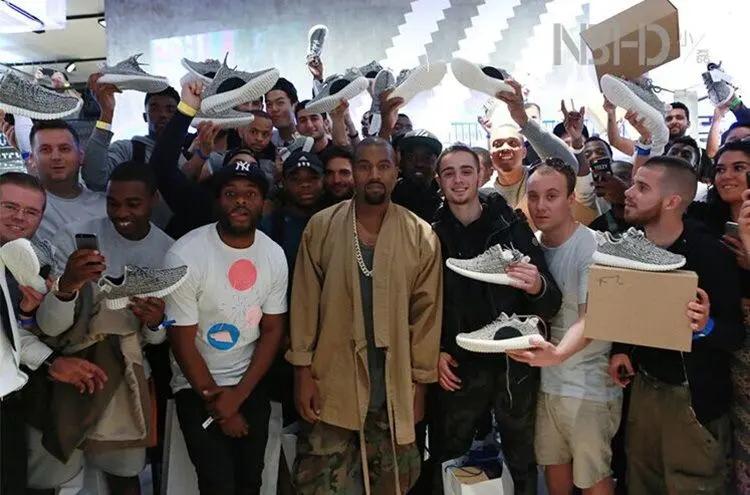 adidas与侃爷打造的yeezy系列 (yeezy纯原复刻版椰子鞋是什么)