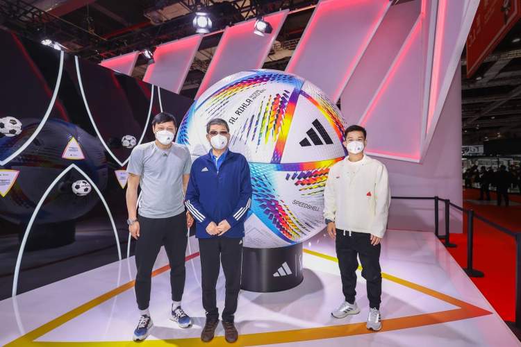 逐梦世界杯、动见新未来，阿迪达斯邀徐根宝范志毅开启巅峰对话|进博进行时
