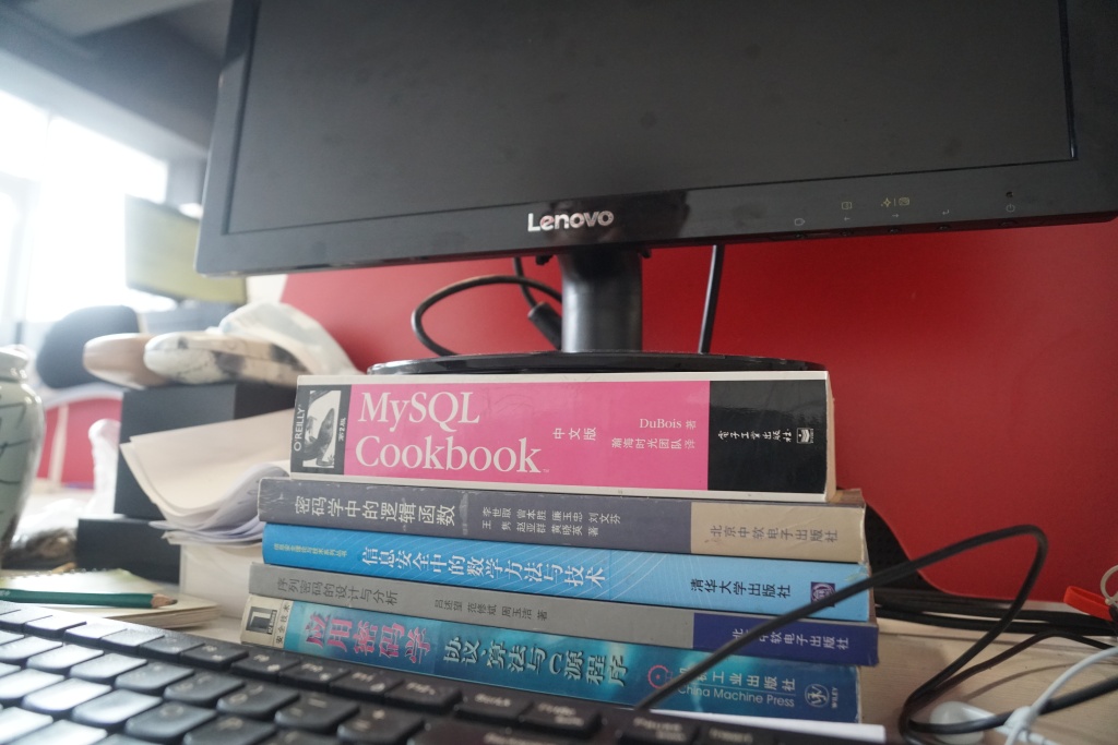 新闻周刊丨什么，今年过“节”不掏钱？“双11”AB面：年轻人忙着省，银发族热衷买