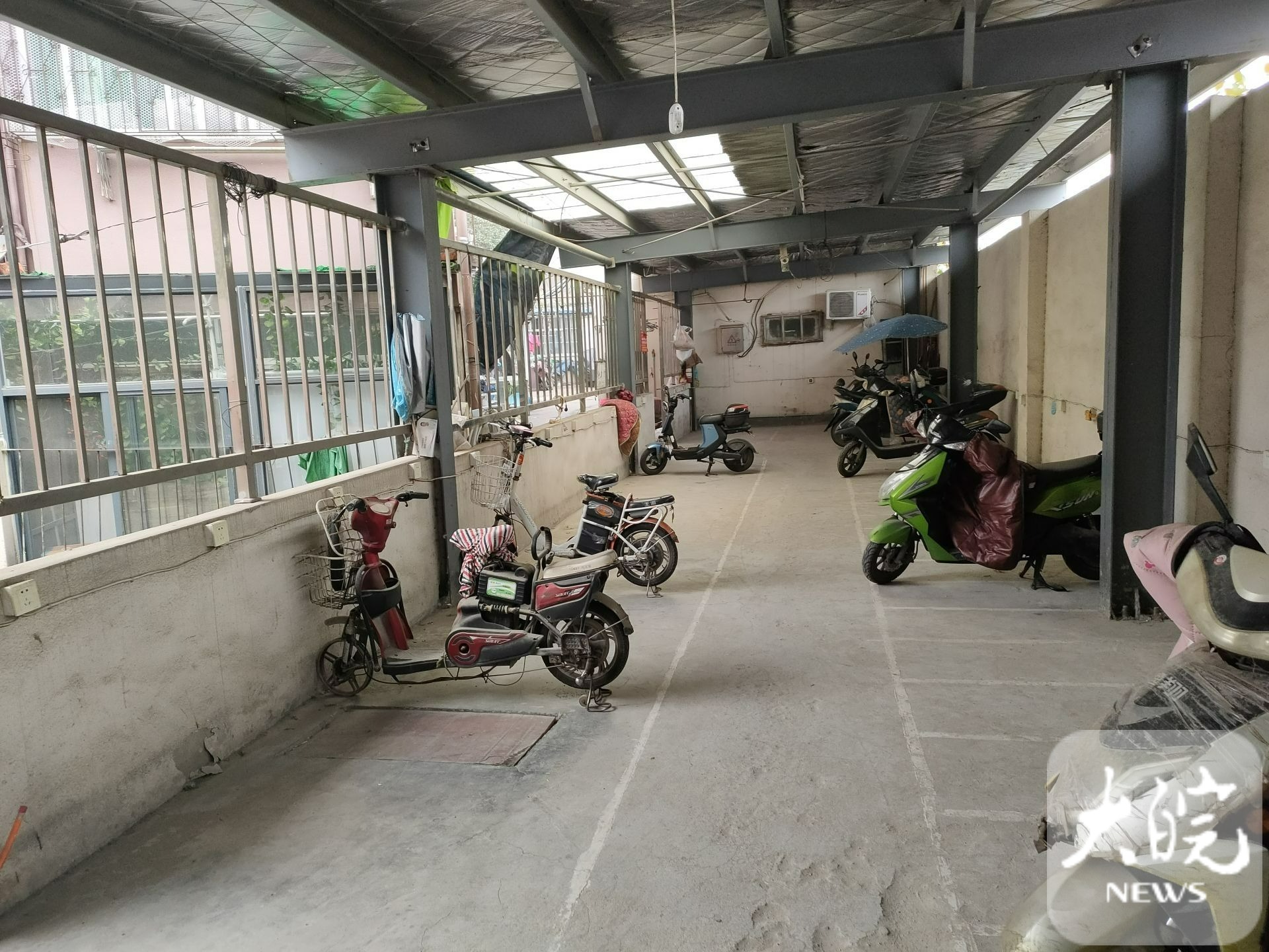 合肥某小区发生火灾事件,合肥一高层住宅楼深夜突发火灾