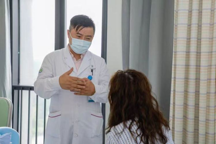 鼻子歪了医生矫正视频,鼻子歪了矫正