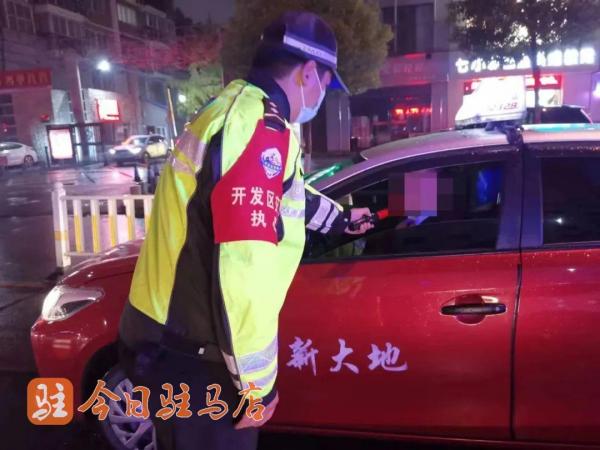 看球别酒驾,驻马店交警三点查酒驾不