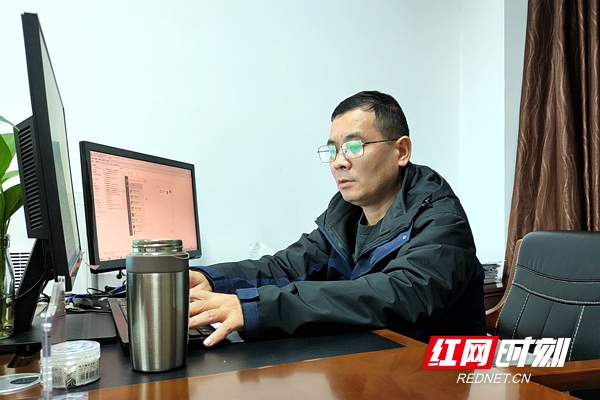 守护税务蓝,税务蓝守护中国红