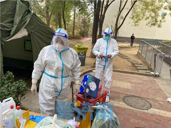 “大白”化身配送员济南各区县全力保障百姓“柴米油盐”充足