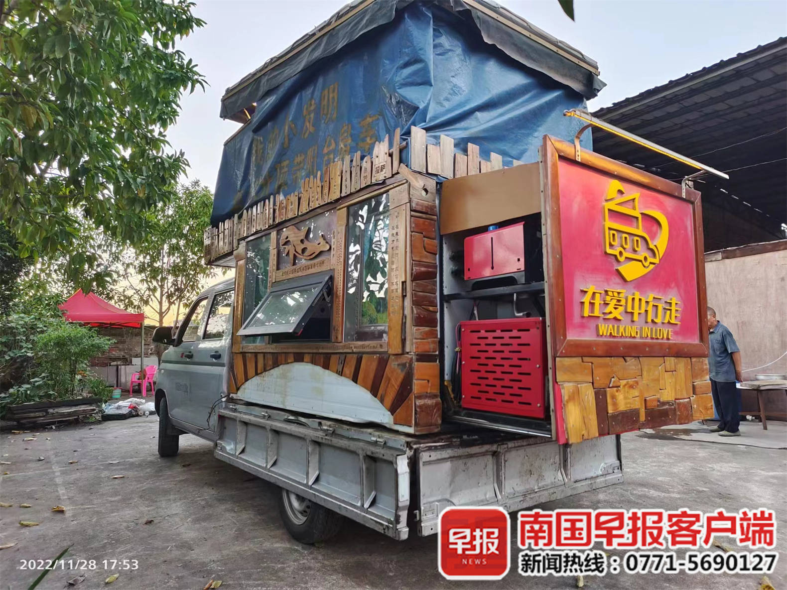 男子自制房车带父母旅行,广西男子自制三轮车房车