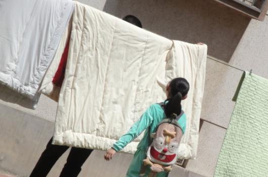 经常晒被要留意,不然晒了也白晒